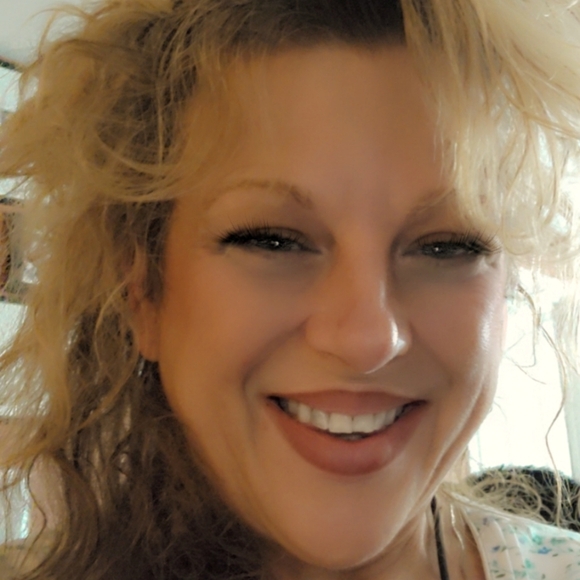 Meet your Posher, Renee - Picture 1 of 1